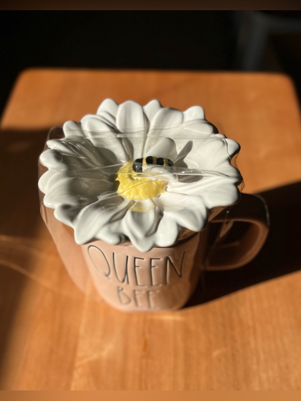 🐝Rae Dunn Queen Bee Light Pink Mug w White Daisy and Bee Lid Topper - NWOT - Picture 2 of 7